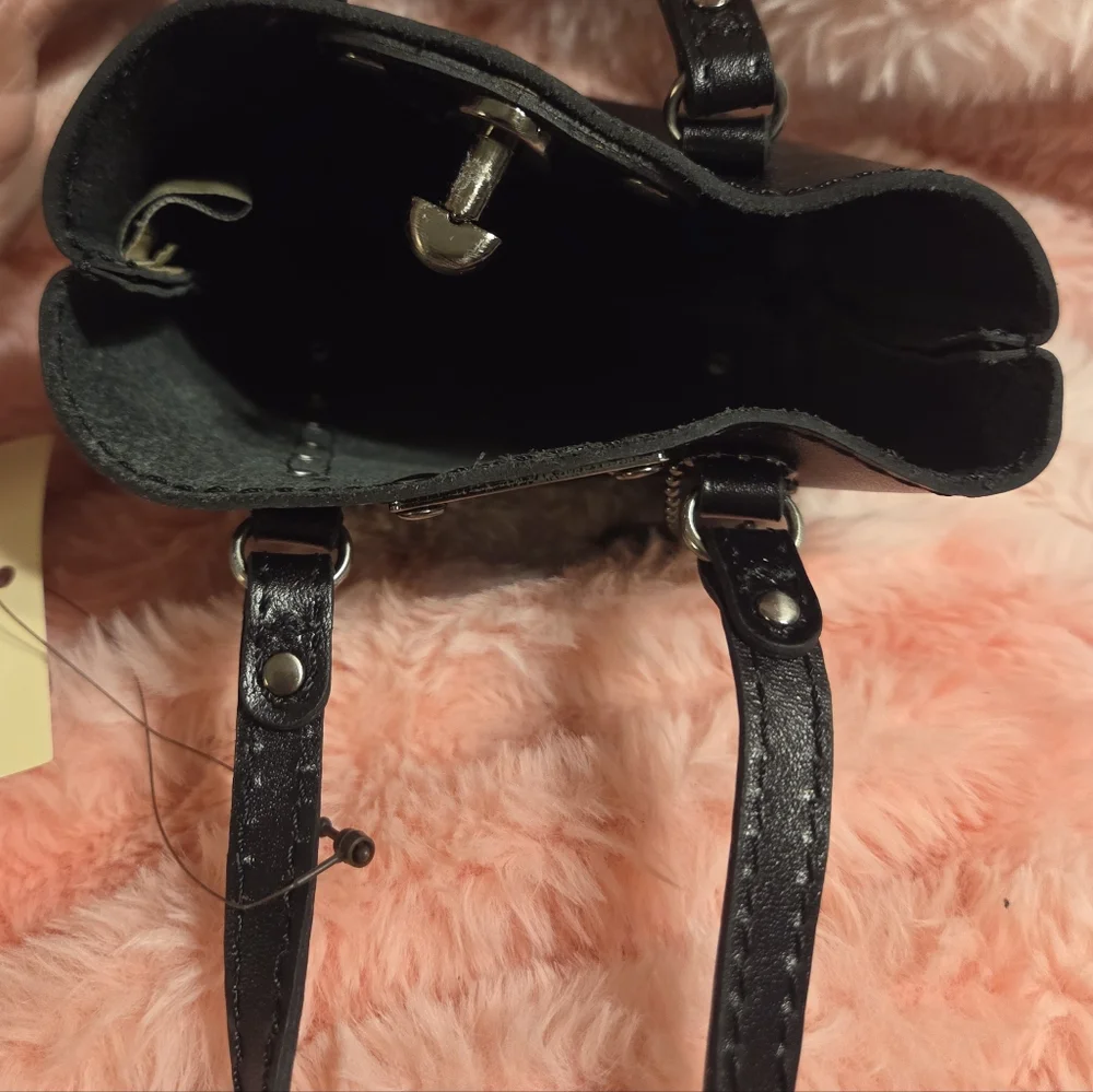 BNWT Patricia Nash Black Leather Mini Tote Keychain/bag Charm. - Picture 4 of 6